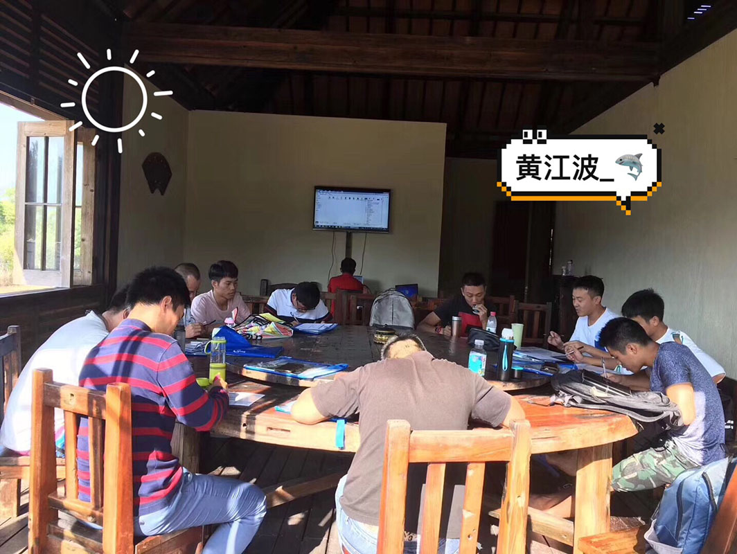 除了俯瞰大地的飛翔，還有潛入海底的翱翔。